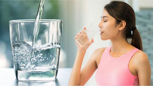 Uống nước có giảm cân được không?